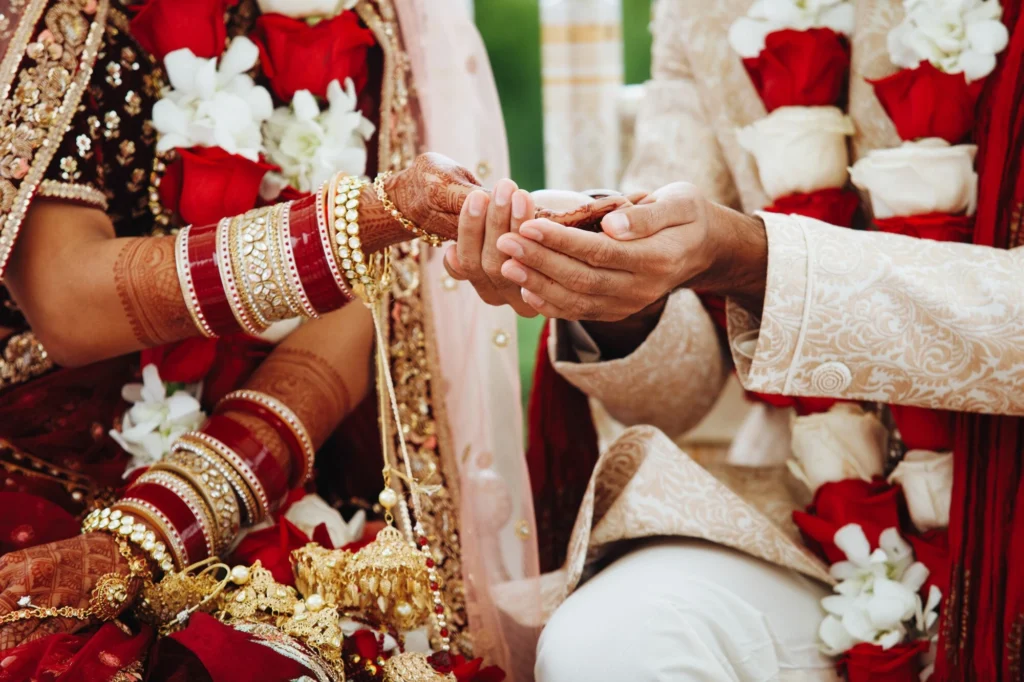 কলকাতায় বাঙালি বিয়ের সম্পূর্ণ পরিকল্পনা: শুরু থেকে সান্ধ্যবাস পর্যন্ত! 3 বিয়ের দিনের সাজসজ্জা ও পোশাক