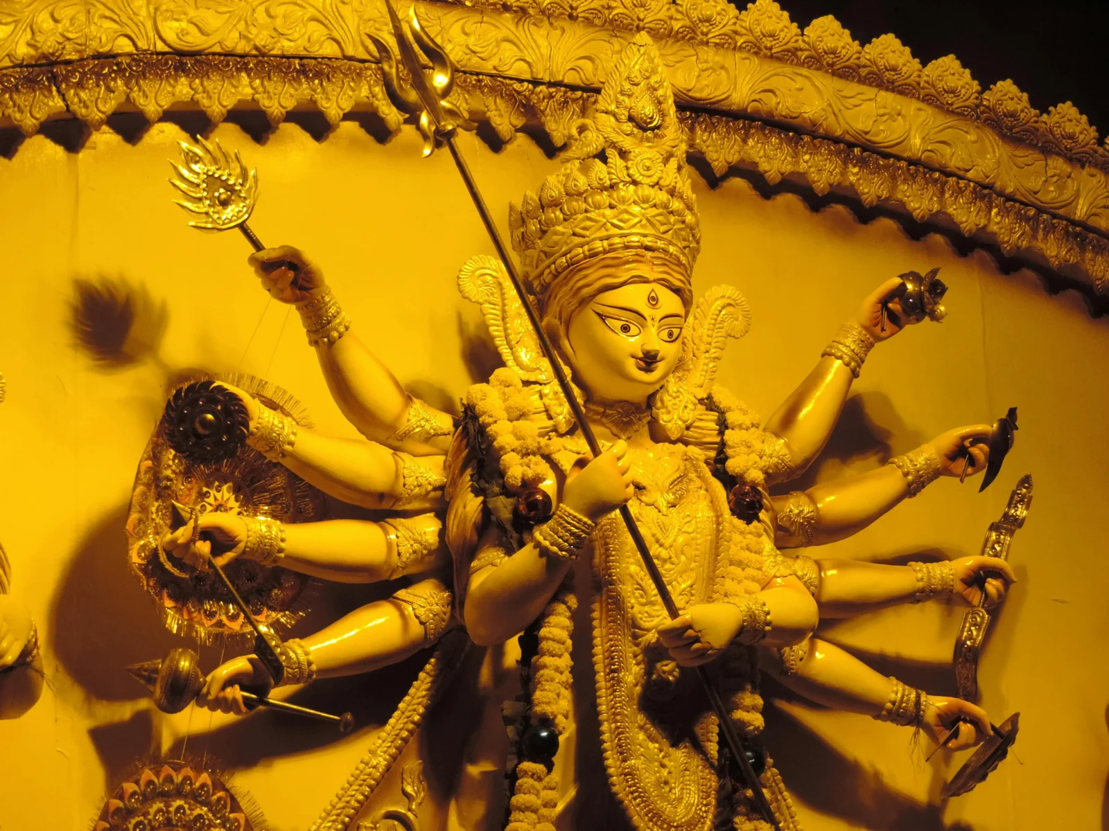 top 10 Durga Puja pandals in Kolkata 2025