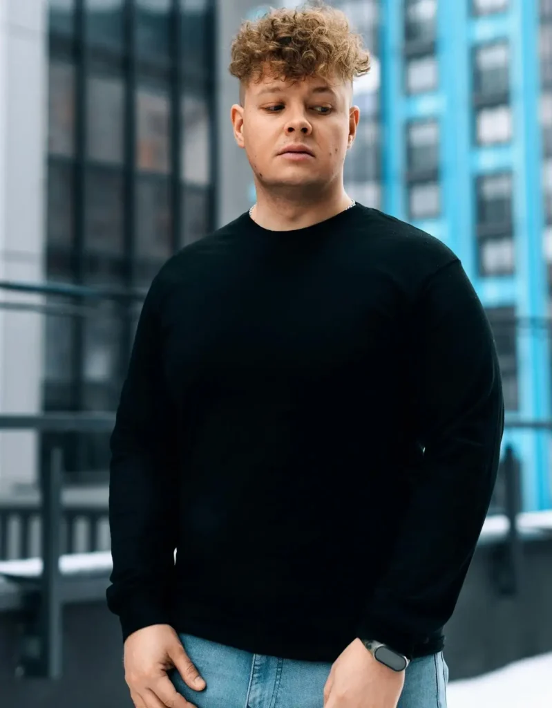 oversized graphic sweatshirt winter 2025 style