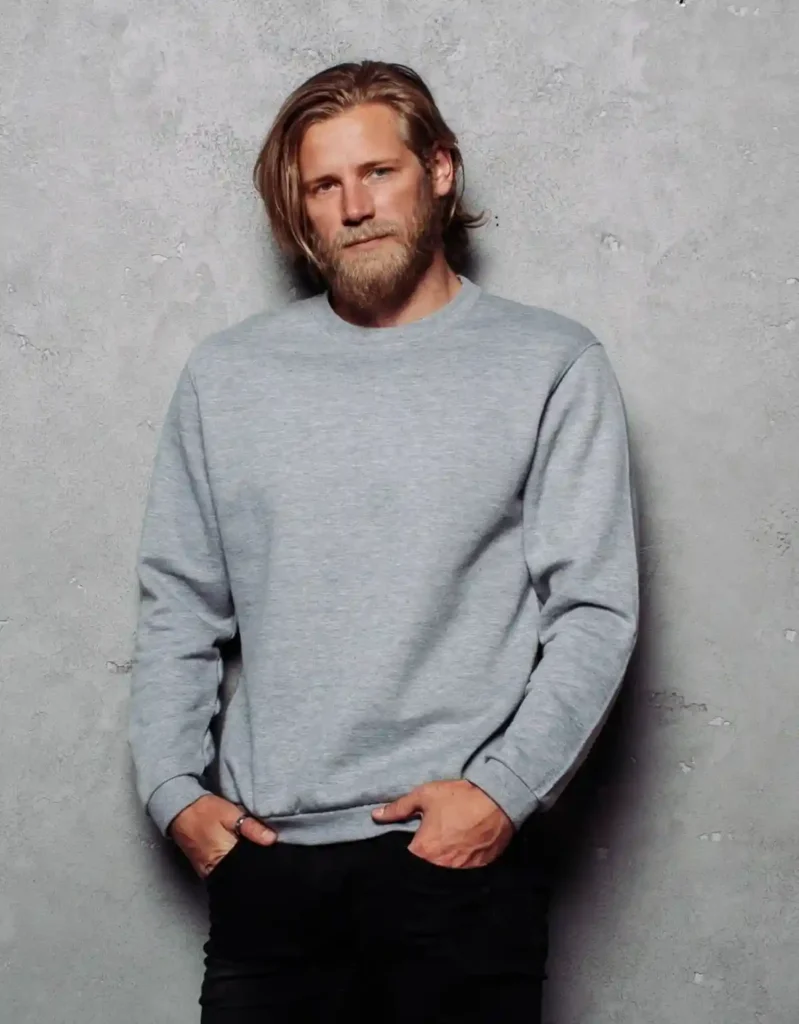 winter sweatshirt layering outfit ideas 2025