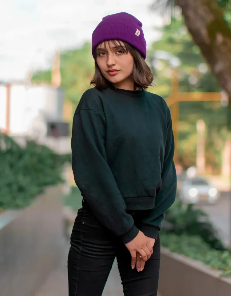 womens winter sweatshirt fashion outfit 2025